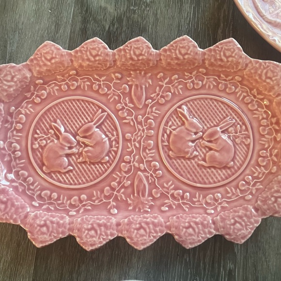 Bordallo Pinheiro Plates
Rare 12 inch plate, 9.5 inch plate, 13 inch platter. - Picture 3 of 8